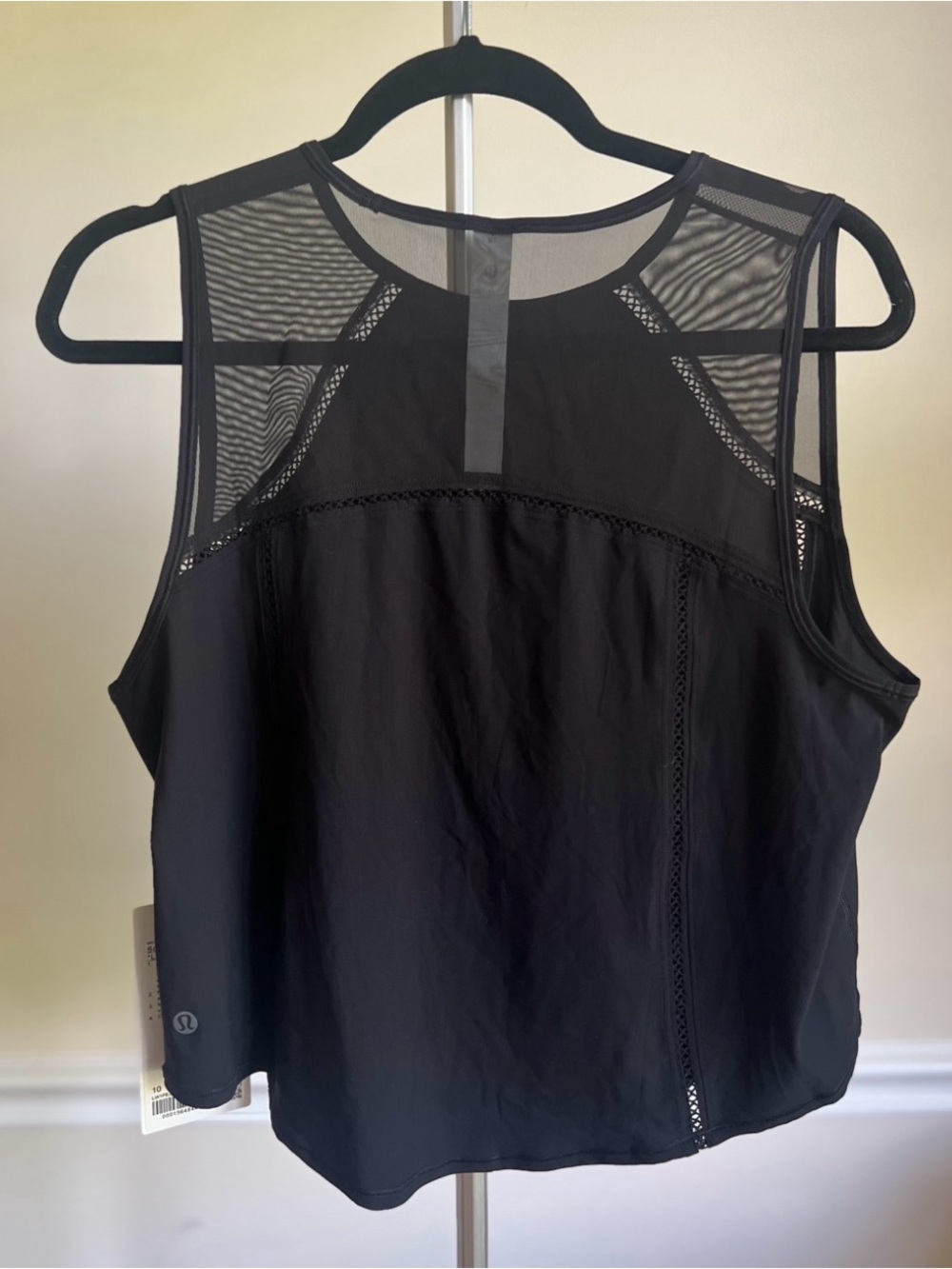 Lululemon NWT Sculpt Lace Trim Cropped Black Tank Top Size 10 - Picture 8 of 10